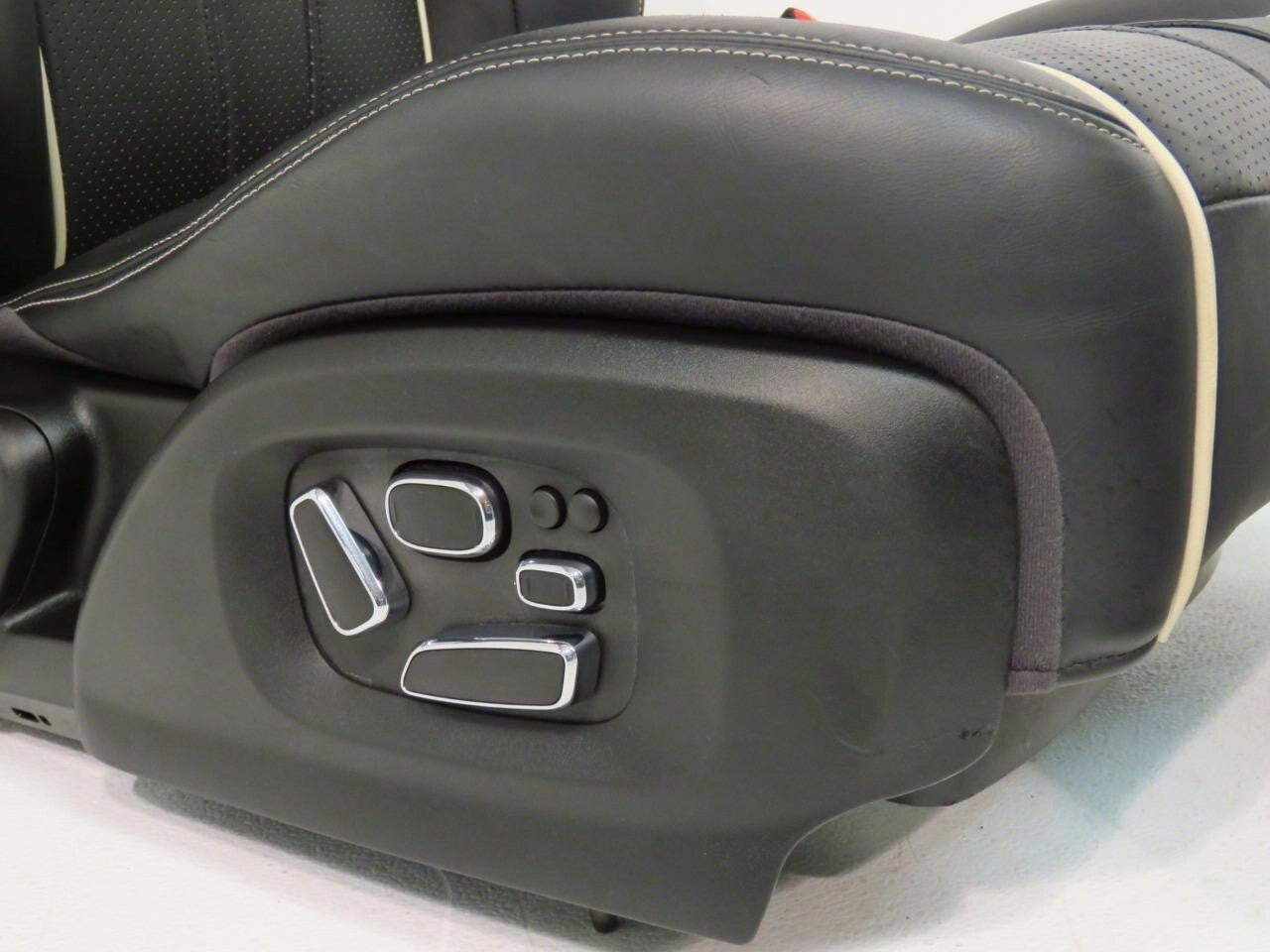 2010 - 2015 Jaguar XJ-L (X351) Black Leather Heated & Powered Front Seats