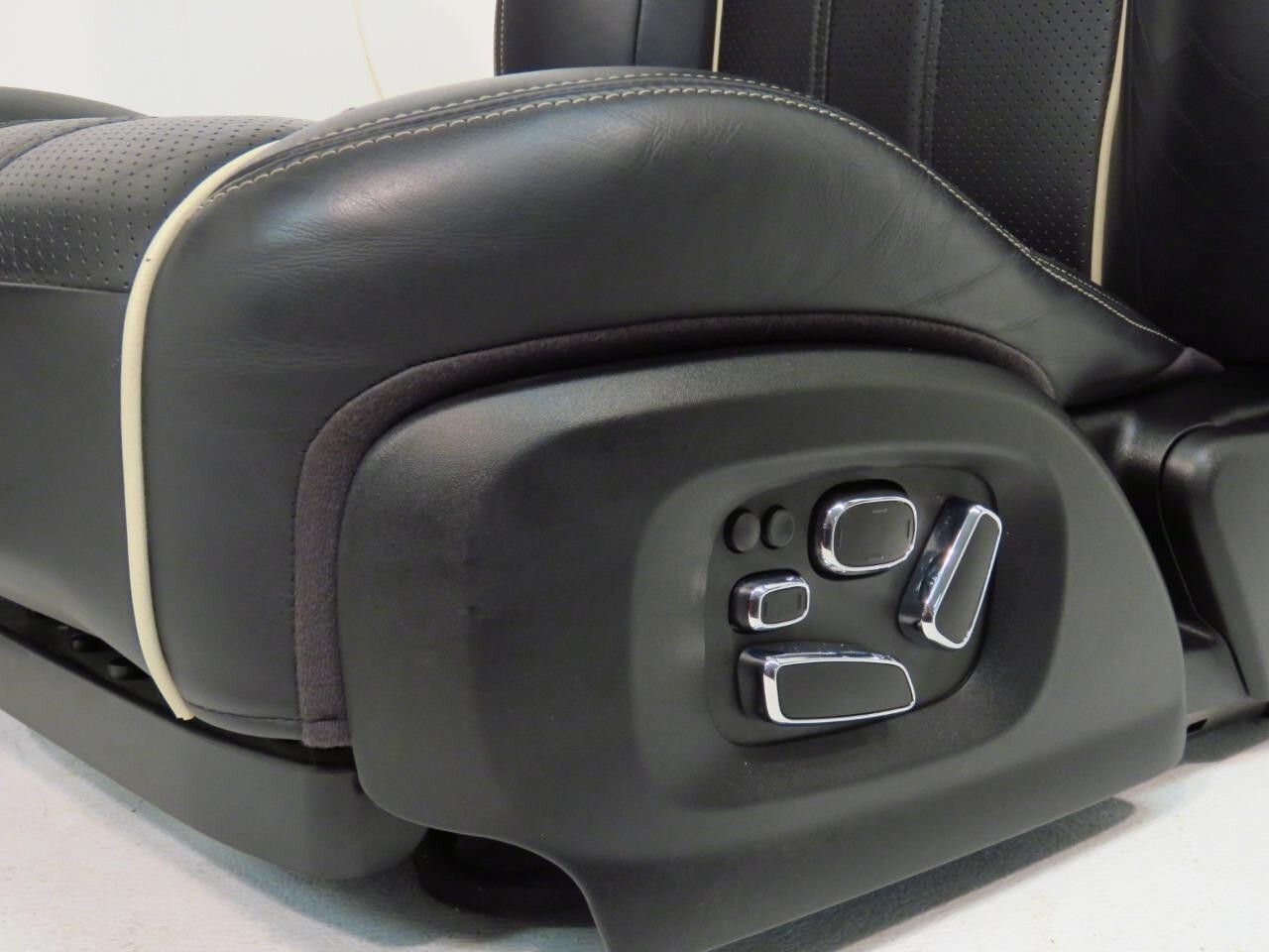 2010 - 2015 Jaguar XJ-L (X351) Black Leather Heated & Powered Front Seats