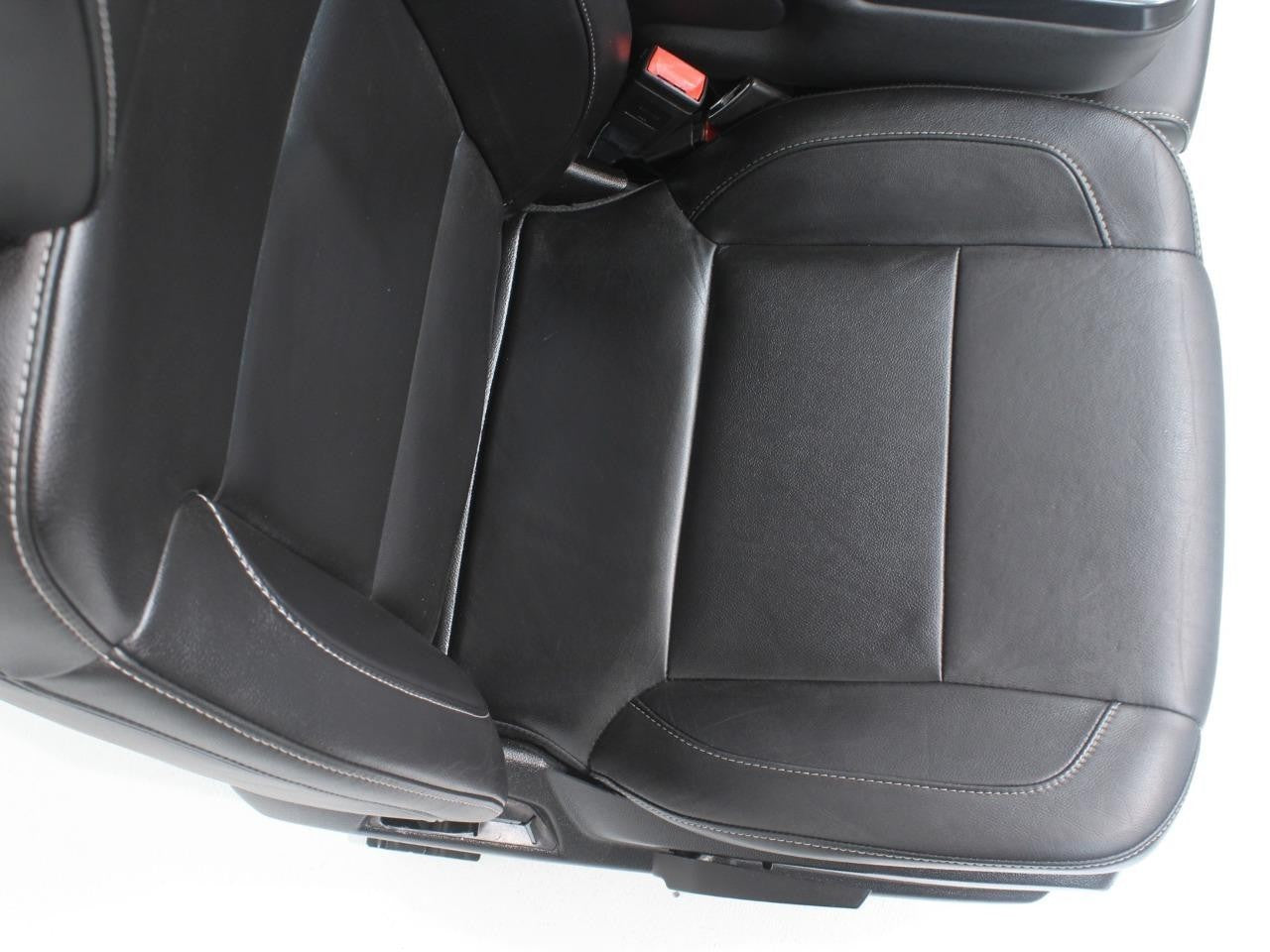 2014 - 2019 GM Sierra Silverado LT Front Seats, Power Black Leather, w/ Jumpseat