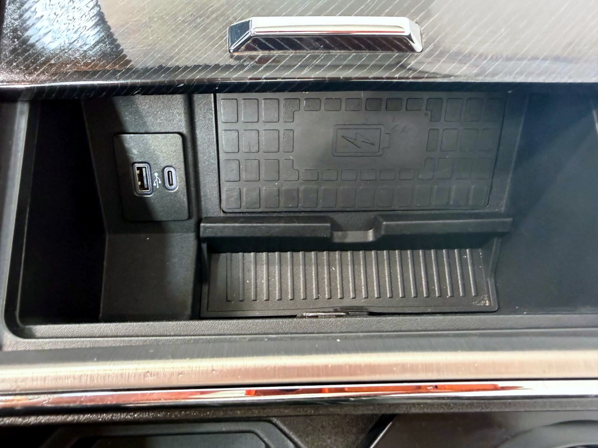 15-22 Ford F150 Super Duty Center Console Black Platinum Red Stitch w/o Shifter