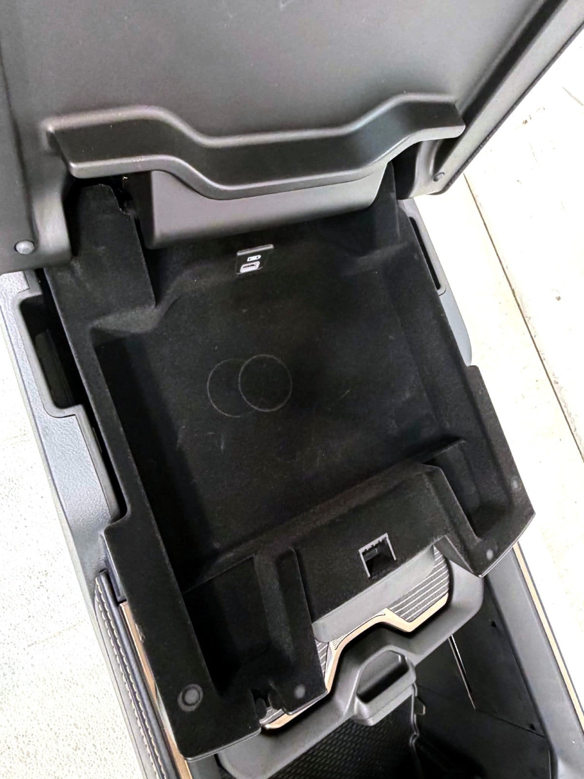 2019 - 2026 DT Ram 1500 Center Console Black Leather LIMITED w/ Wireless Charger