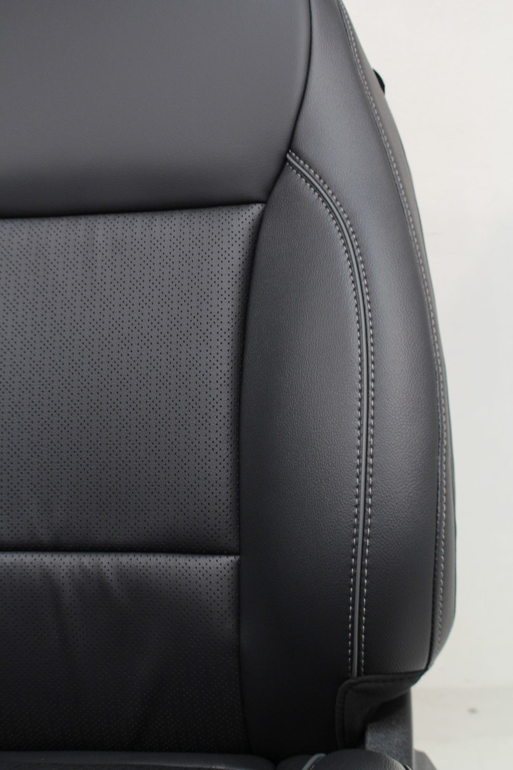 2021 - 2026 Ford F150 Super Duty Front Seats, Lariat Black Leather Heated Cool