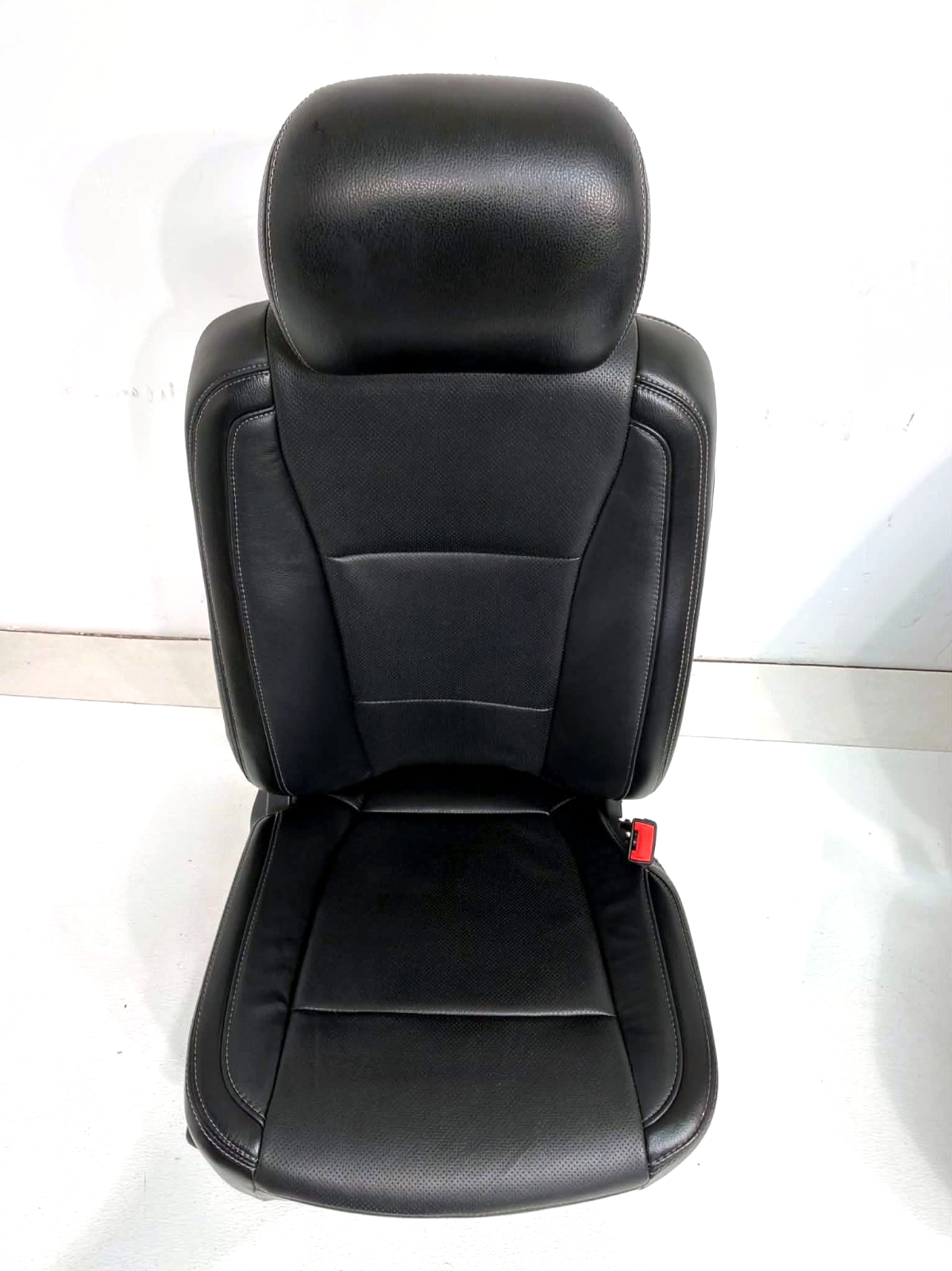 2017-2022 Ford Super Duty Lariat Front Seats, Black Leather Heat Ventilated