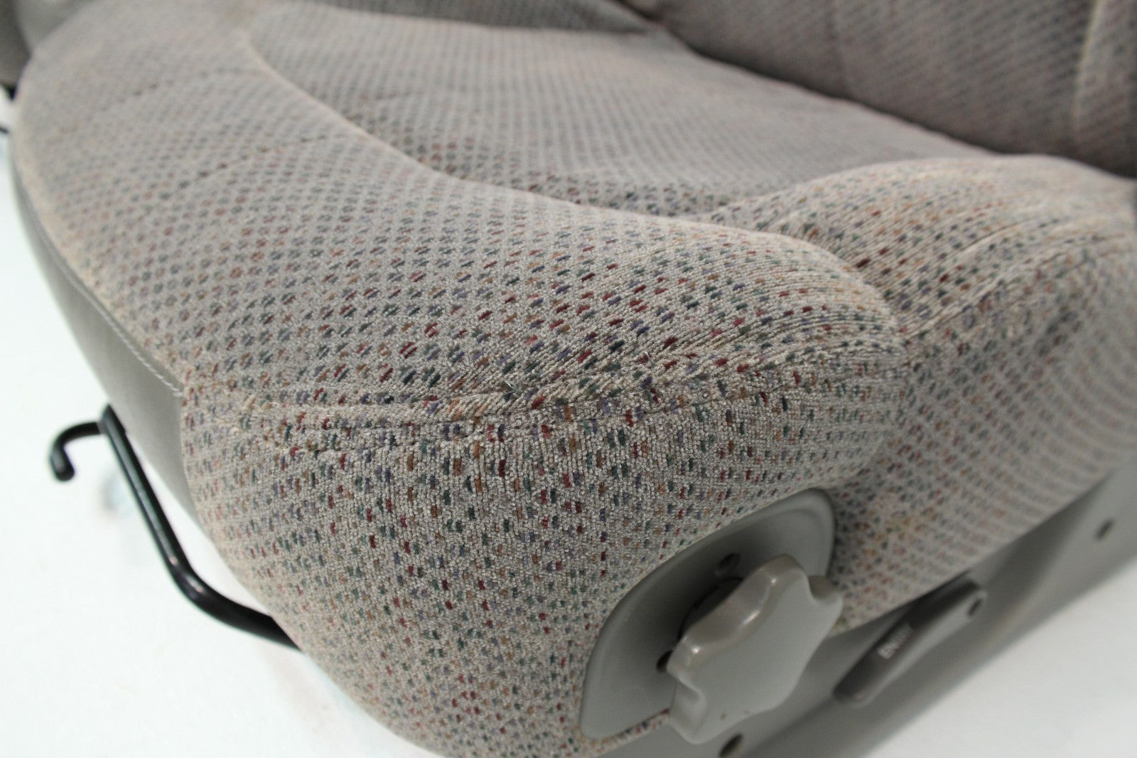 1999 - 2006 GM Sierra Silverado Front Seats, Manual Gray Cloth 40-20-40 w/ Entry