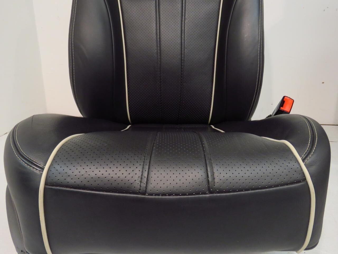 2010 - 2015 Jaguar XJ-L (X351) Black Leather Heated & Powered Front Seats