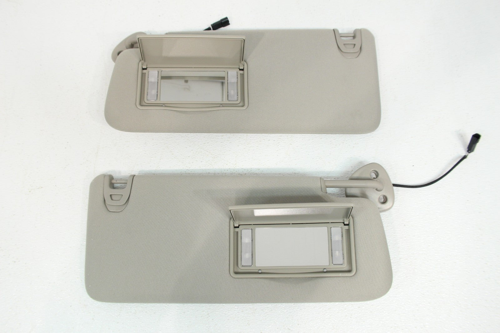 2024 - 2025 Ram 2500 3500 Sunvisors w/ Home Link & Illumination Frost Beige