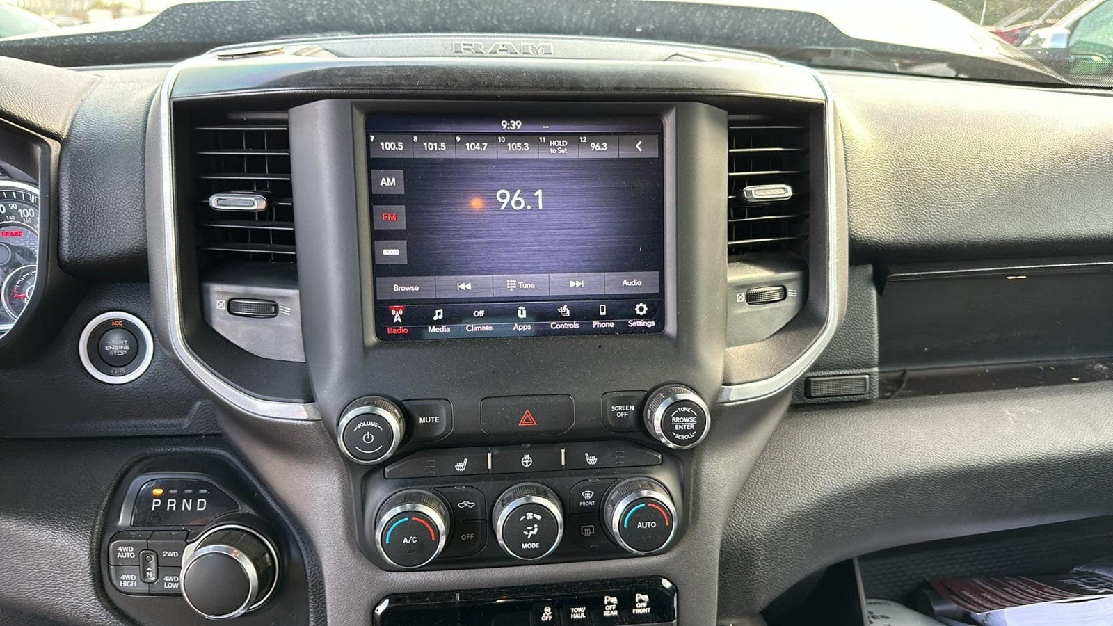 2019 - 2024 Dodge Ram 1500 Radio & Bezel OEM 8.4" Touch Display Screen