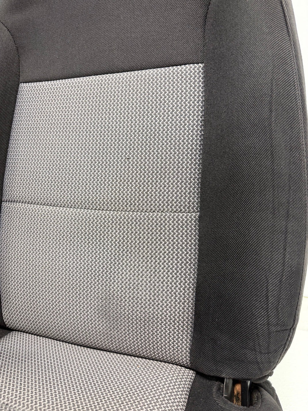 1998 - 2009 Ford Ranger Front Seats & Console, Black Gray Cloth , Extended Cab