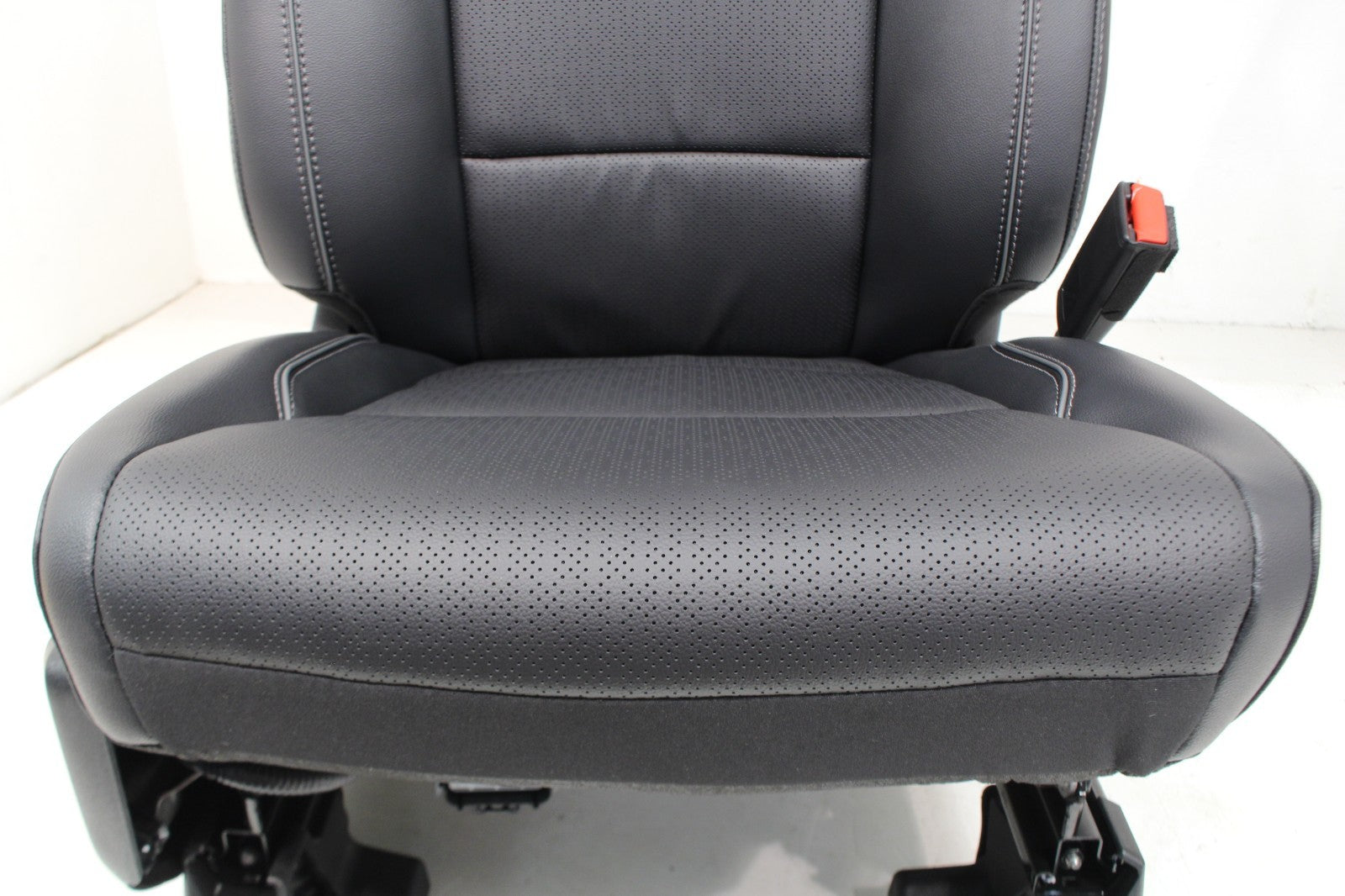 2021 - 2026 Ford F150 Super Duty Front Seats, Lariat Black Leather Heated Cool