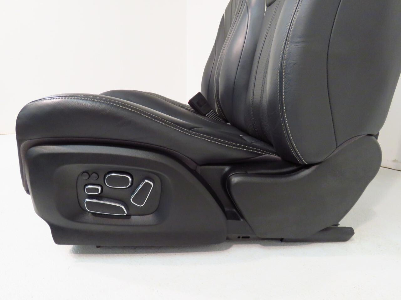 2010 - 2015 Jaguar XJ-L (X351) Black Leather Heated & Powered Front Seats