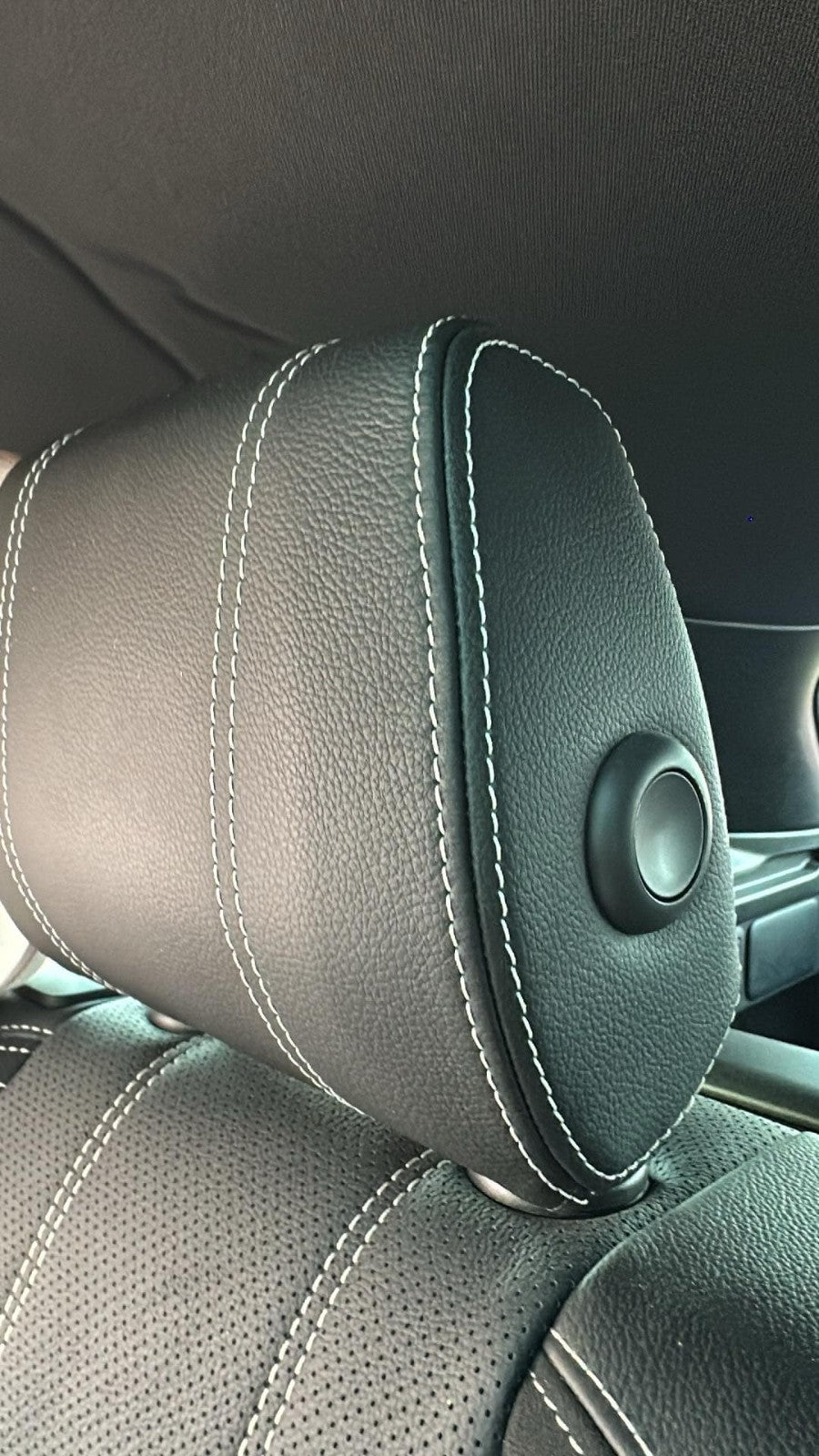 2018-2023 Range Rover Velar Rear Headrest Set, Outer & Inner, Ebony Leather L560