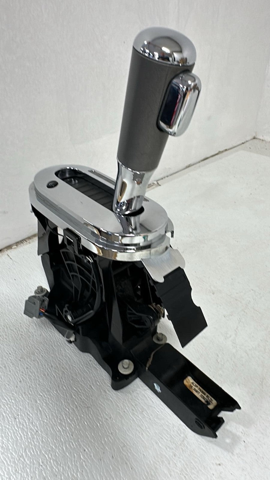 2004 - 2008 Ford F-150 Floor Shifter, Mint w/ Chrome Trim, Console Gear Knob