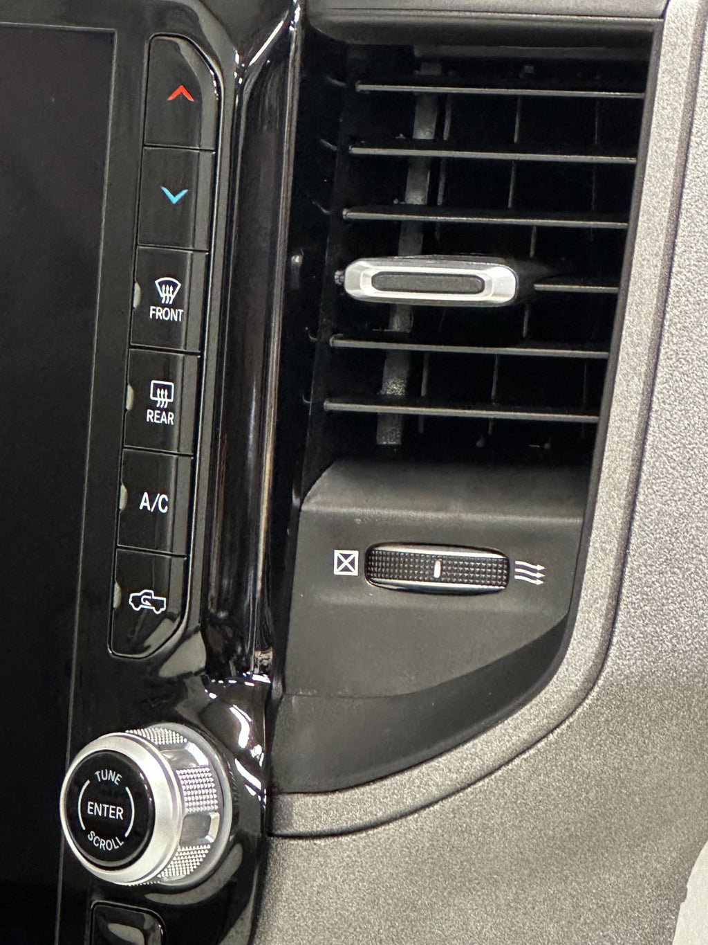 2025 - 2026 Ram Heavy Duty 12" Uconnect 5 Display Radio 68598824AB + Stack Bezel