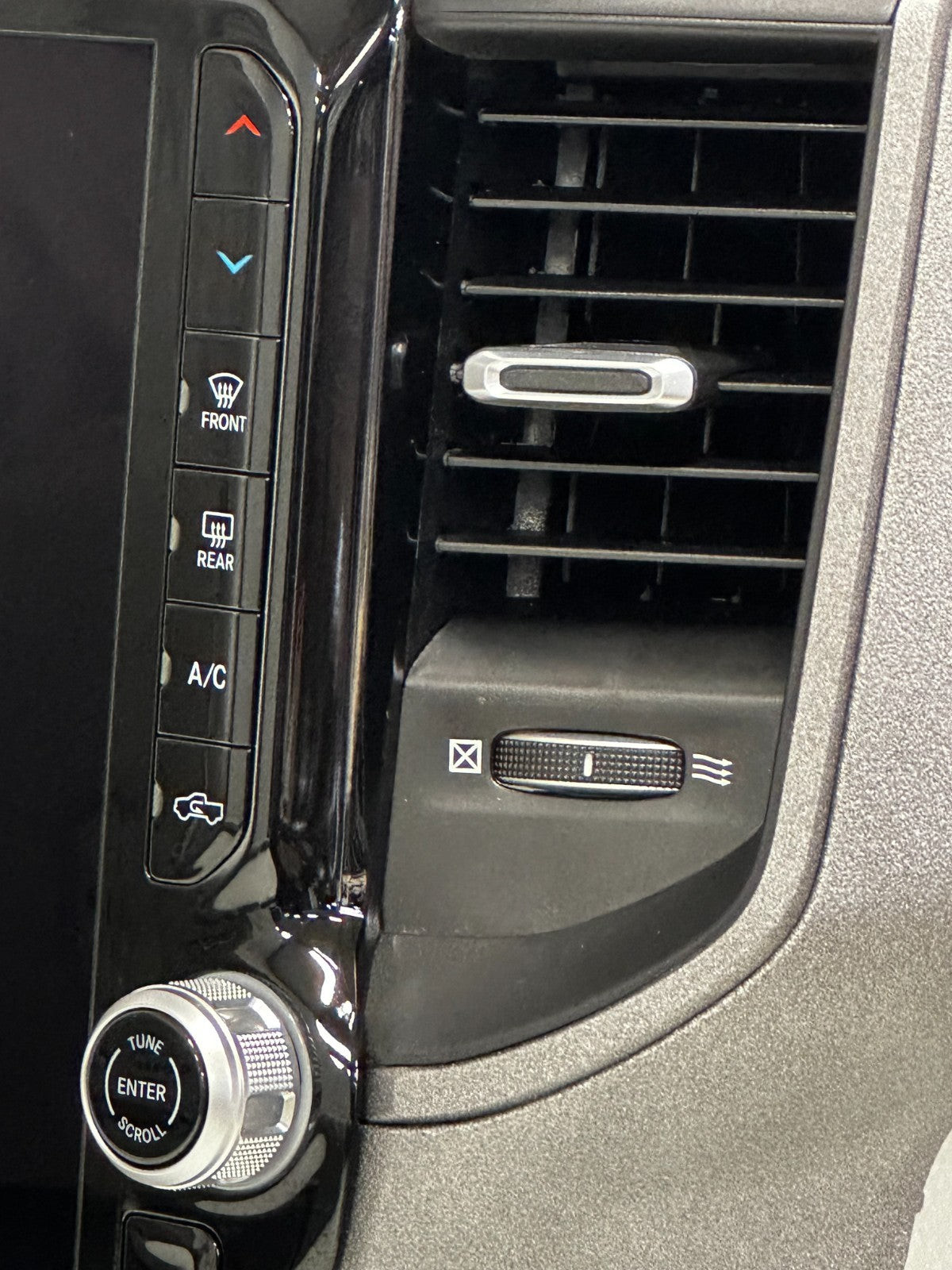 2025 - 2026 Ram Heavy Duty 12" Uconnect 5 Display Radio 68598824AB + Stack Bezel