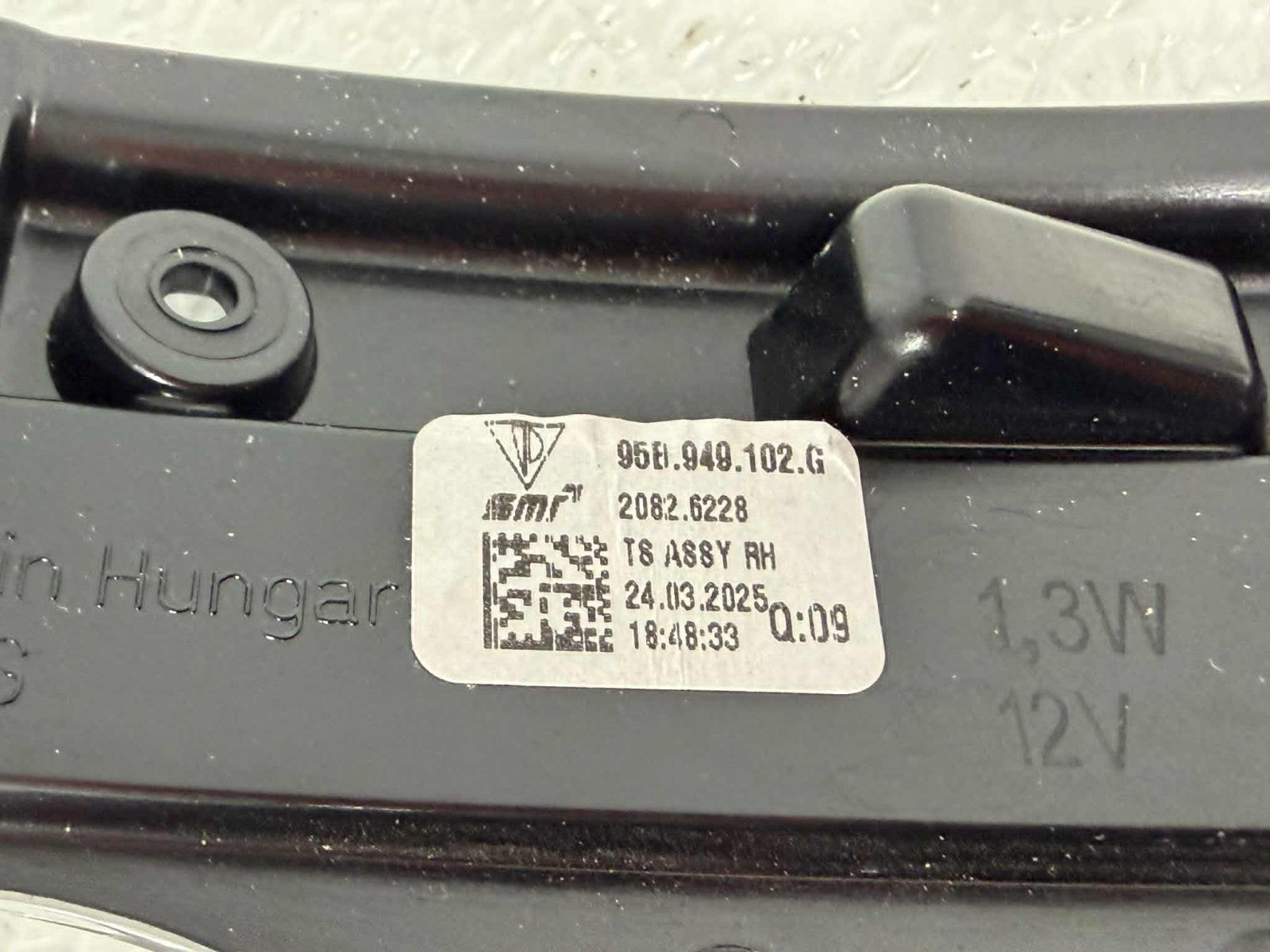 Porsche Macan Right Side Turn Signal Assembly GENUINE 95B949102G