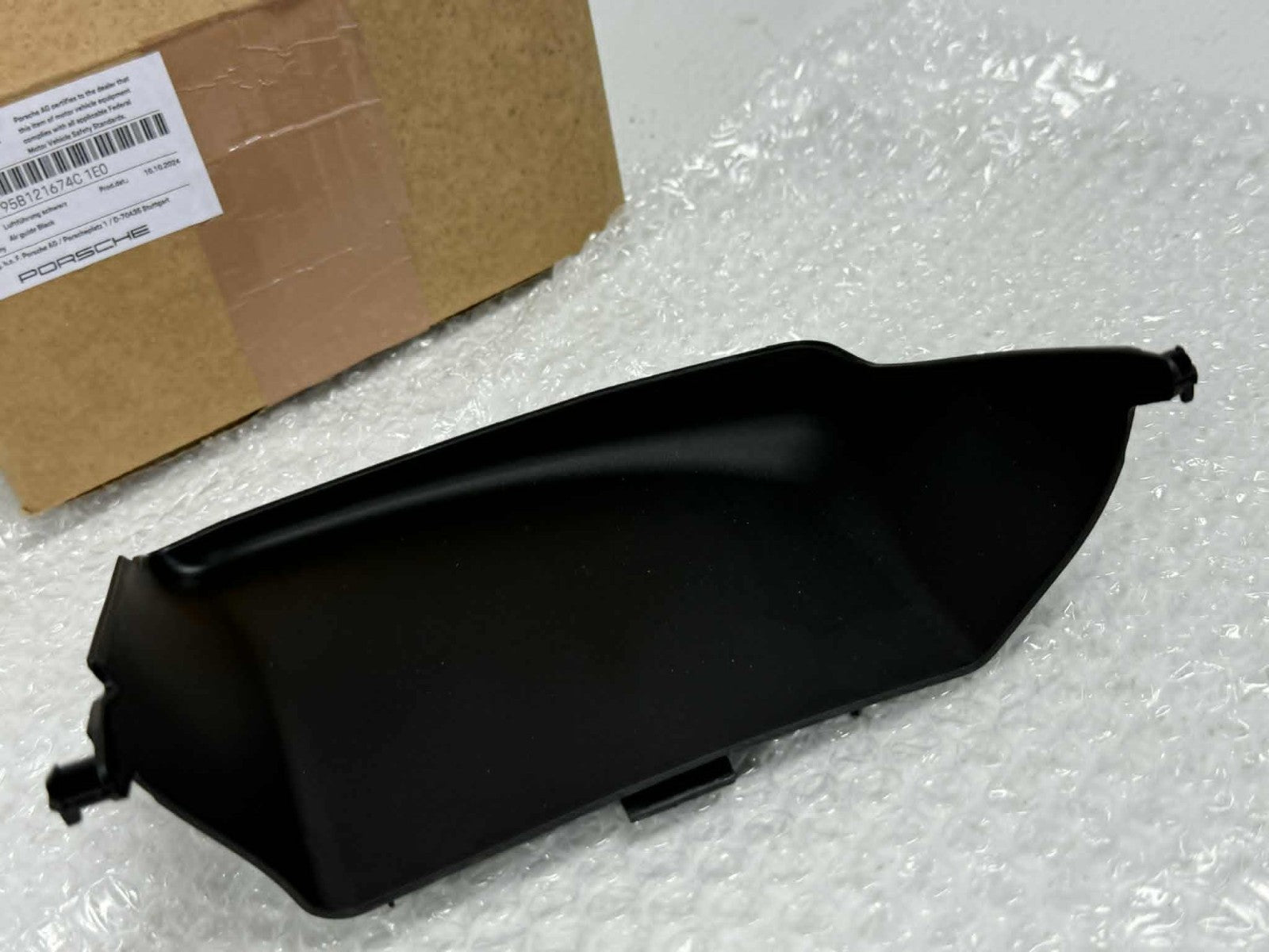 2015-2026 Porsche Macan Front Right Radiator Support Air Duct Guide 95B121674C