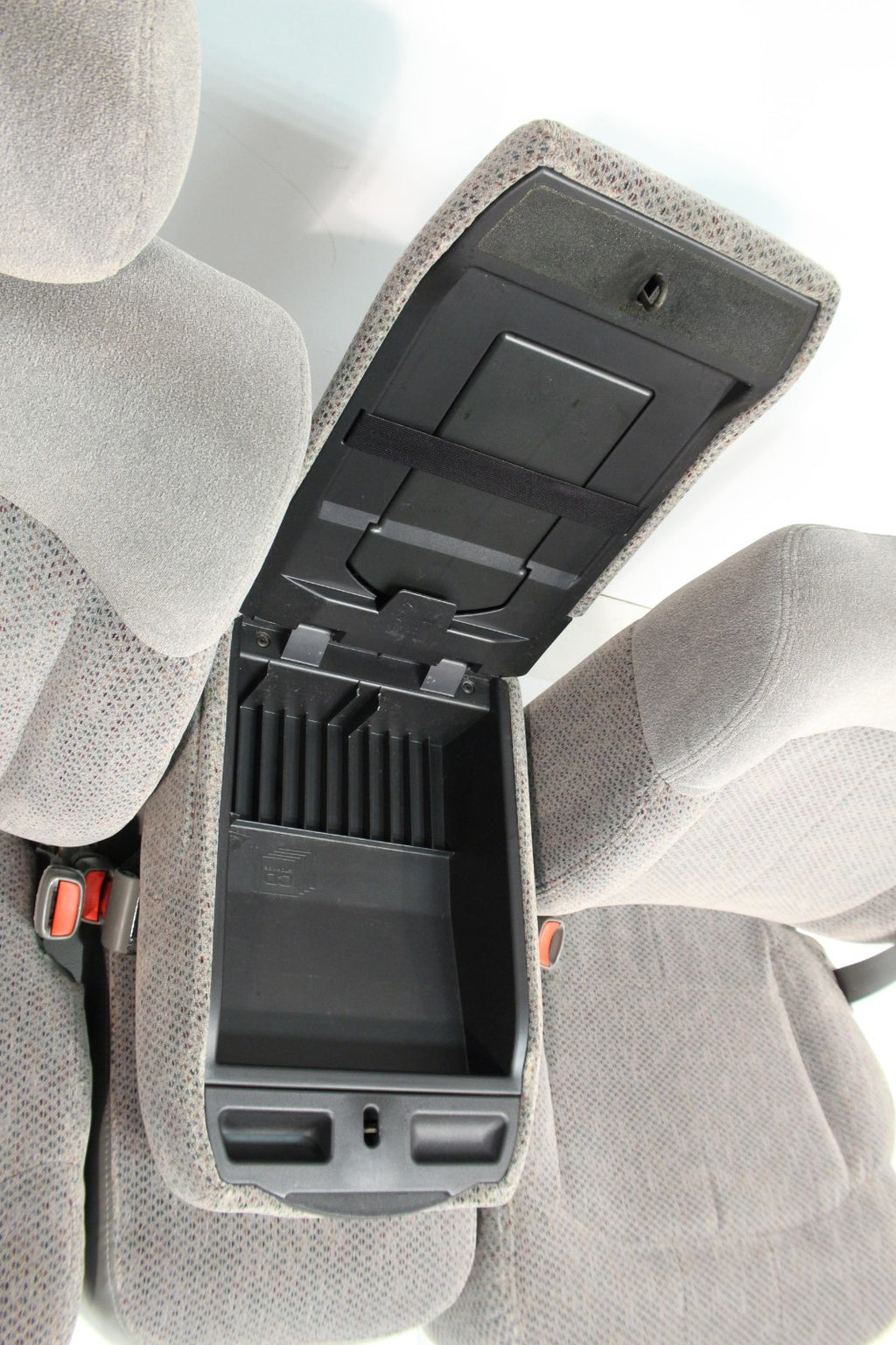 1999 - 2006 GM Sierra Silverado Front Seats, Manual Gray Cloth 40-20-40 w/ Entry
