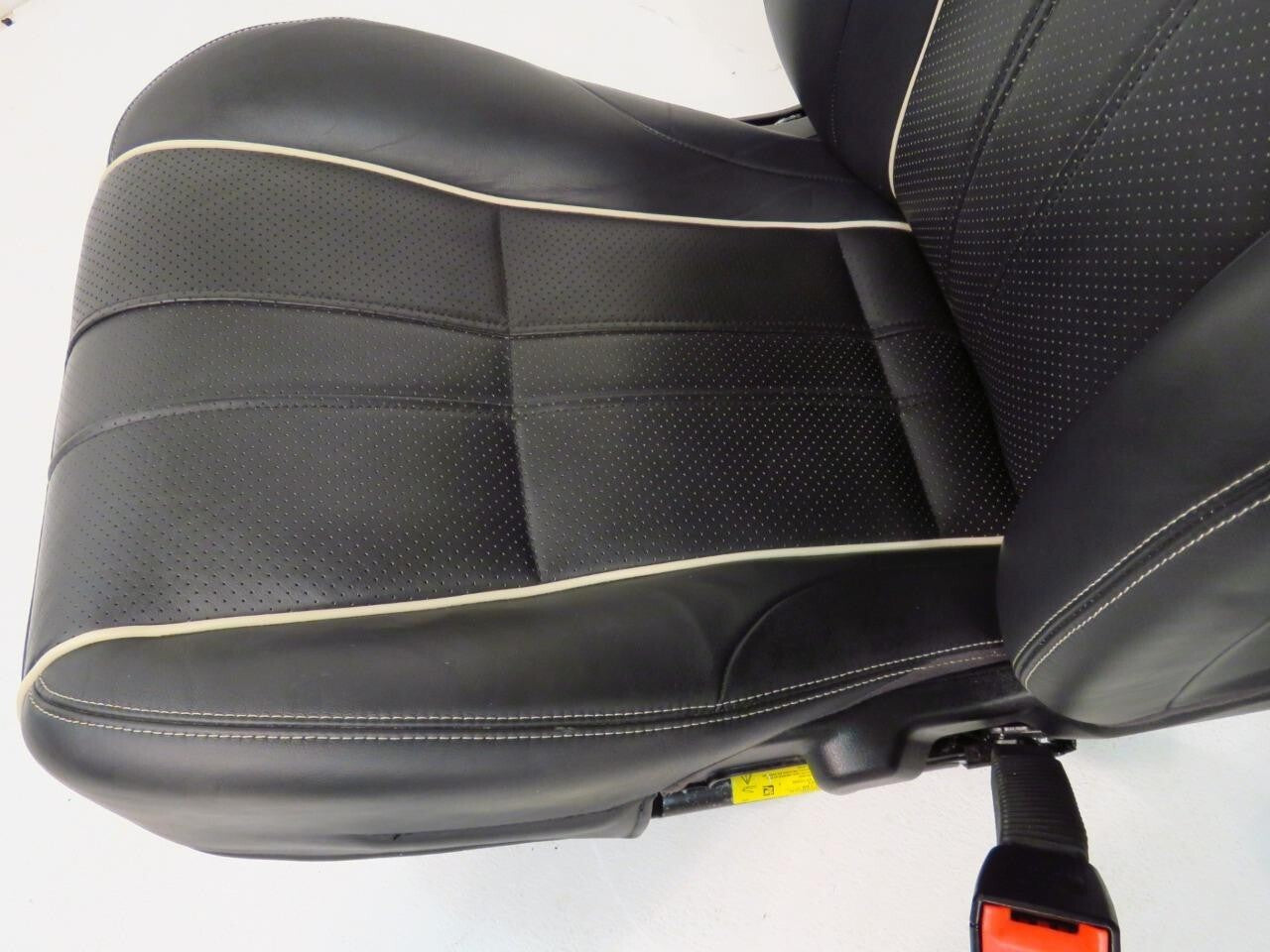 2010 - 2015 Jaguar XJ-L (X351) Black Leather Heated & Powered Front Seats