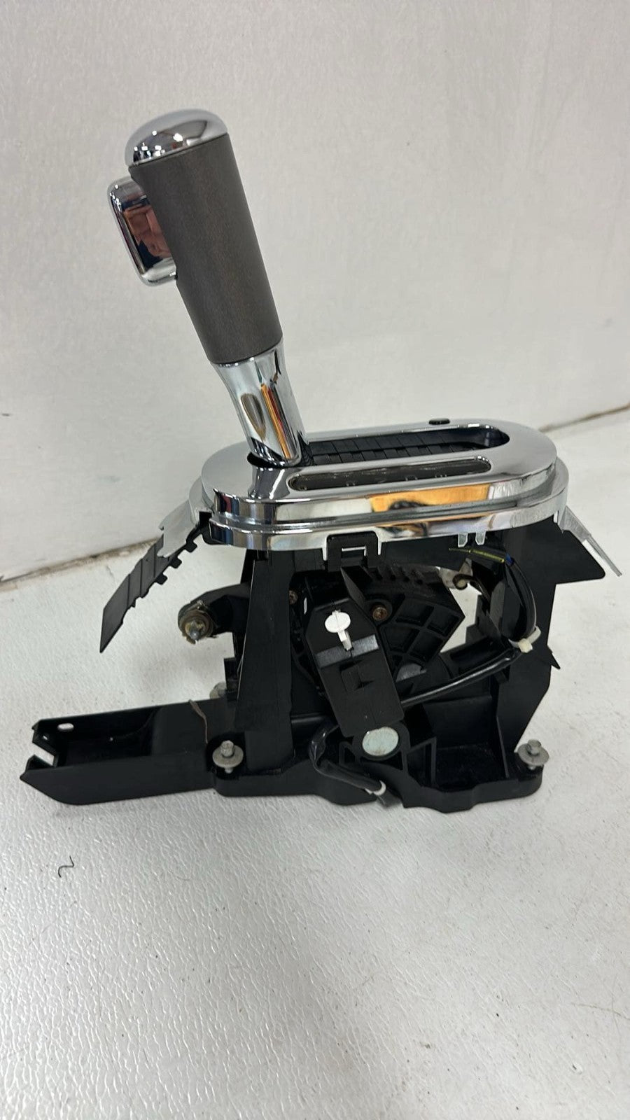 2004 - 2008 Ford F-150 Floor Shifter, Mint w/ Chrome Trim, Console Gear Knob