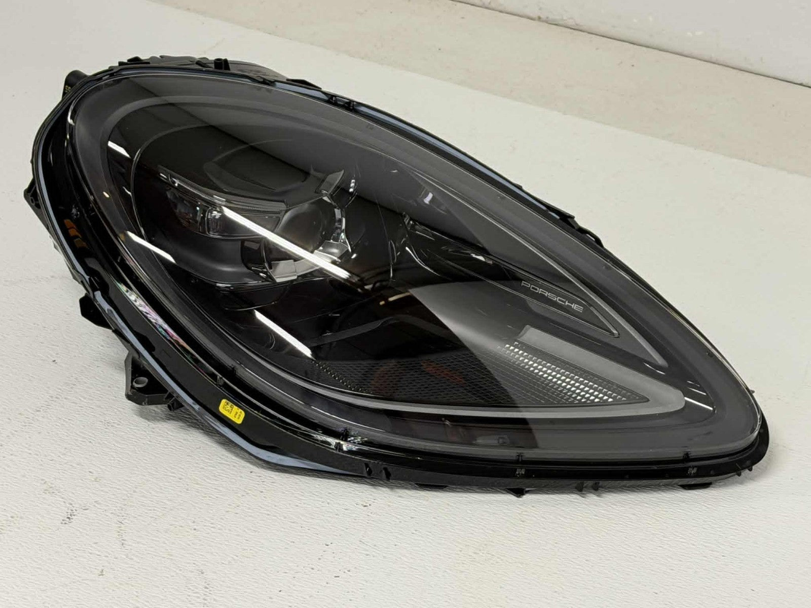 2022 - 2026 Porsche Macan PDLS Adaptive Headlight RH Passenger 95B941078S