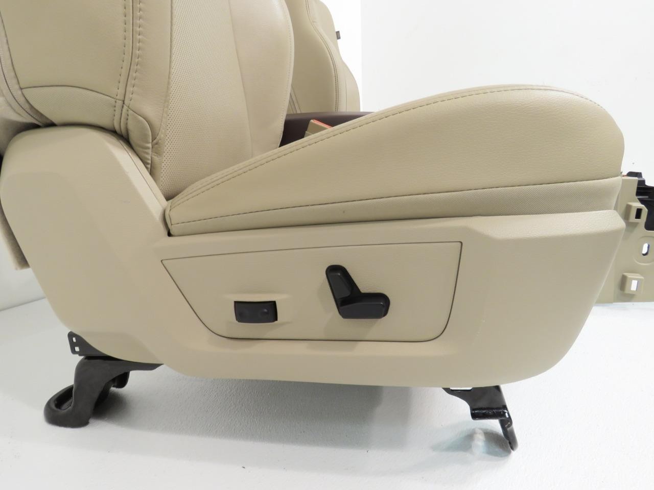 2013 - 2018 Dodge Ram Seats & Console, Tan Leather Laramie Heated Cooled