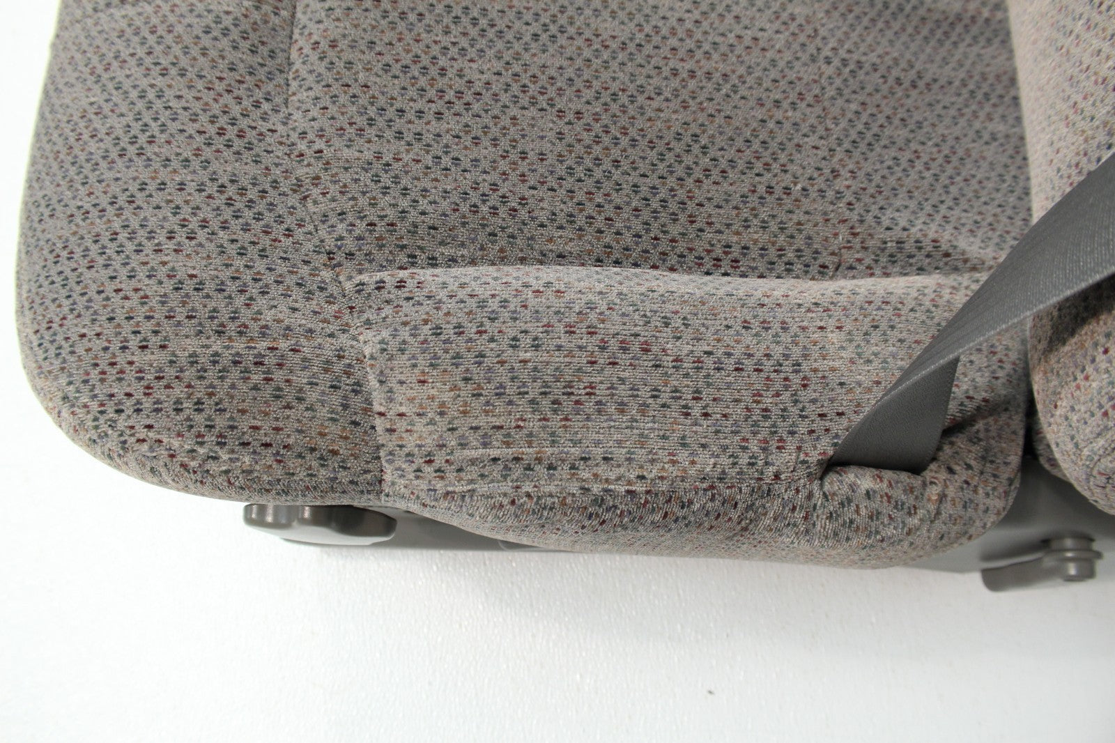 1999 - 2006 GM Sierra Silverado Front Seats, Manual Gray Cloth 40-20-40 w/ Entry