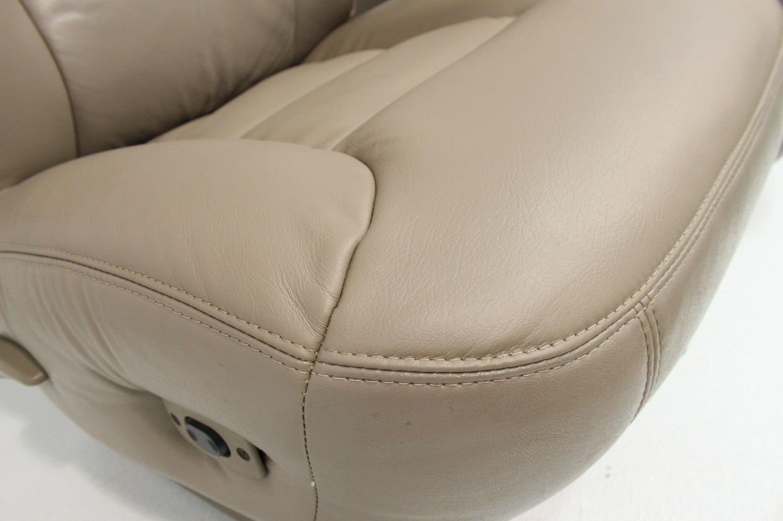 1995-2000 Chevy Front Seats & Console, Neutral Tan Power Leather, GMT400 C/K