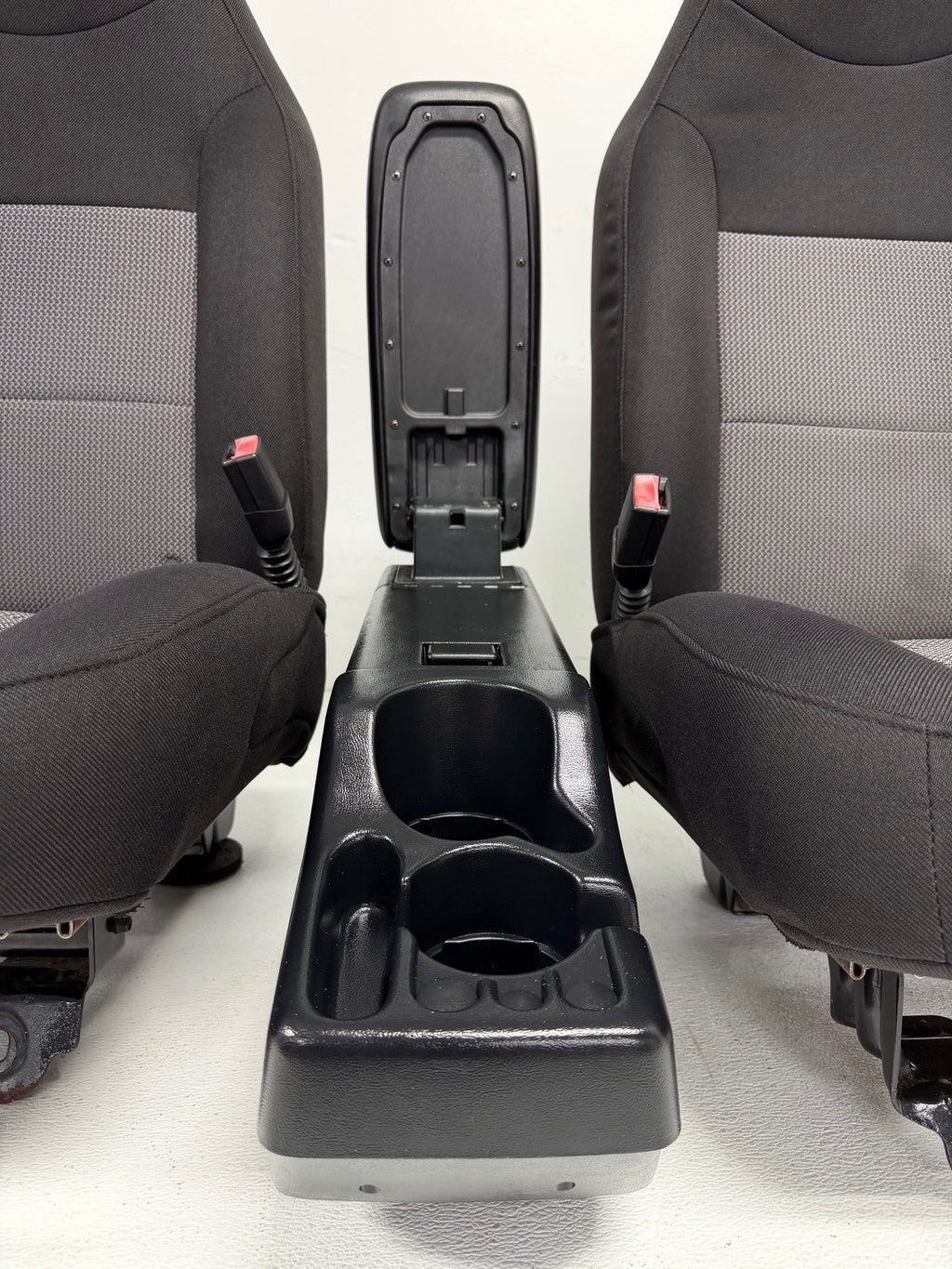 1998 - 2009 Ford Ranger Front Seats & Console, Black Gray Cloth , Extended Cab