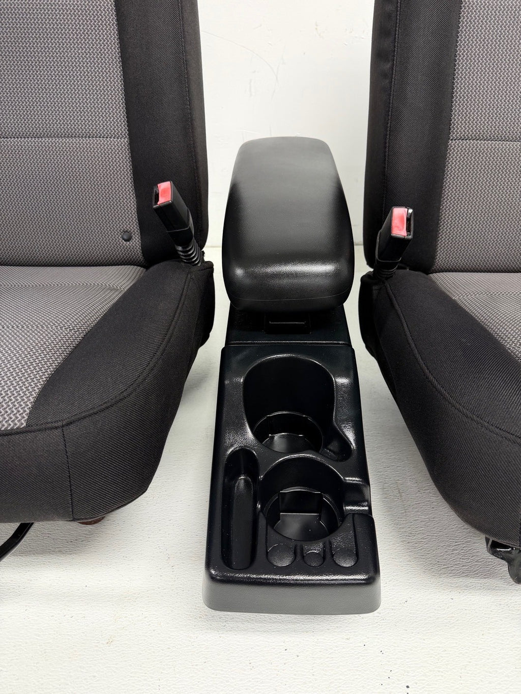 1998 - 2009 Ford Ranger Front Seats & Console, Black Gray Cloth , Extended Cab