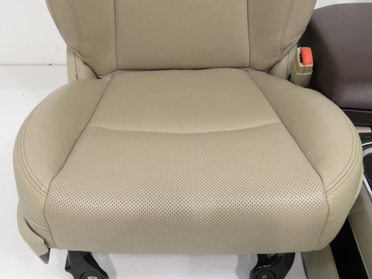 2013 - 2018 Dodge Ram Seats & Console, Tan Leather Laramie Heated Cooled