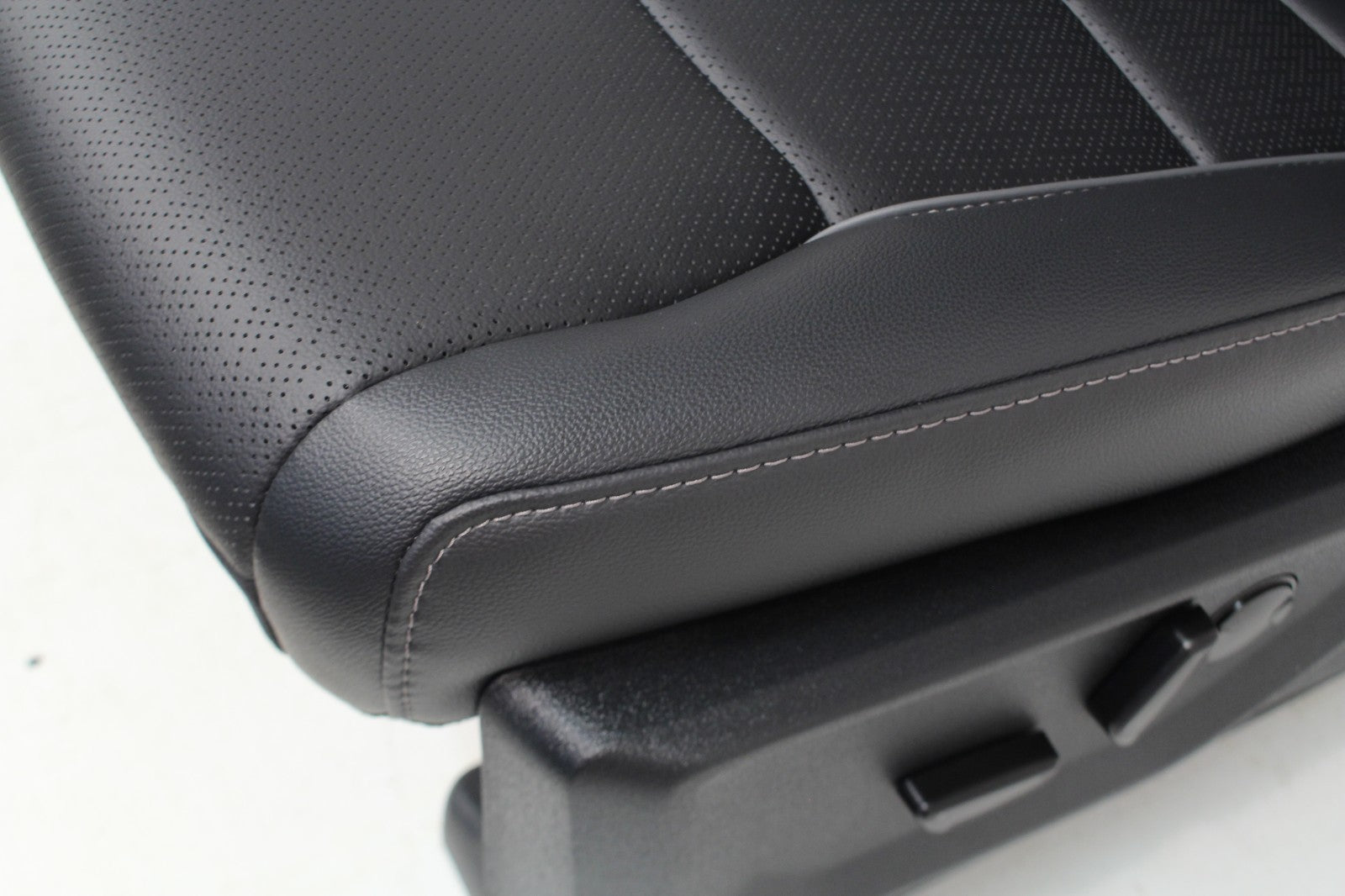 2021 - 2026 Ford F150 Super Duty Front Seats, Lariat Black Leather Heated Cool