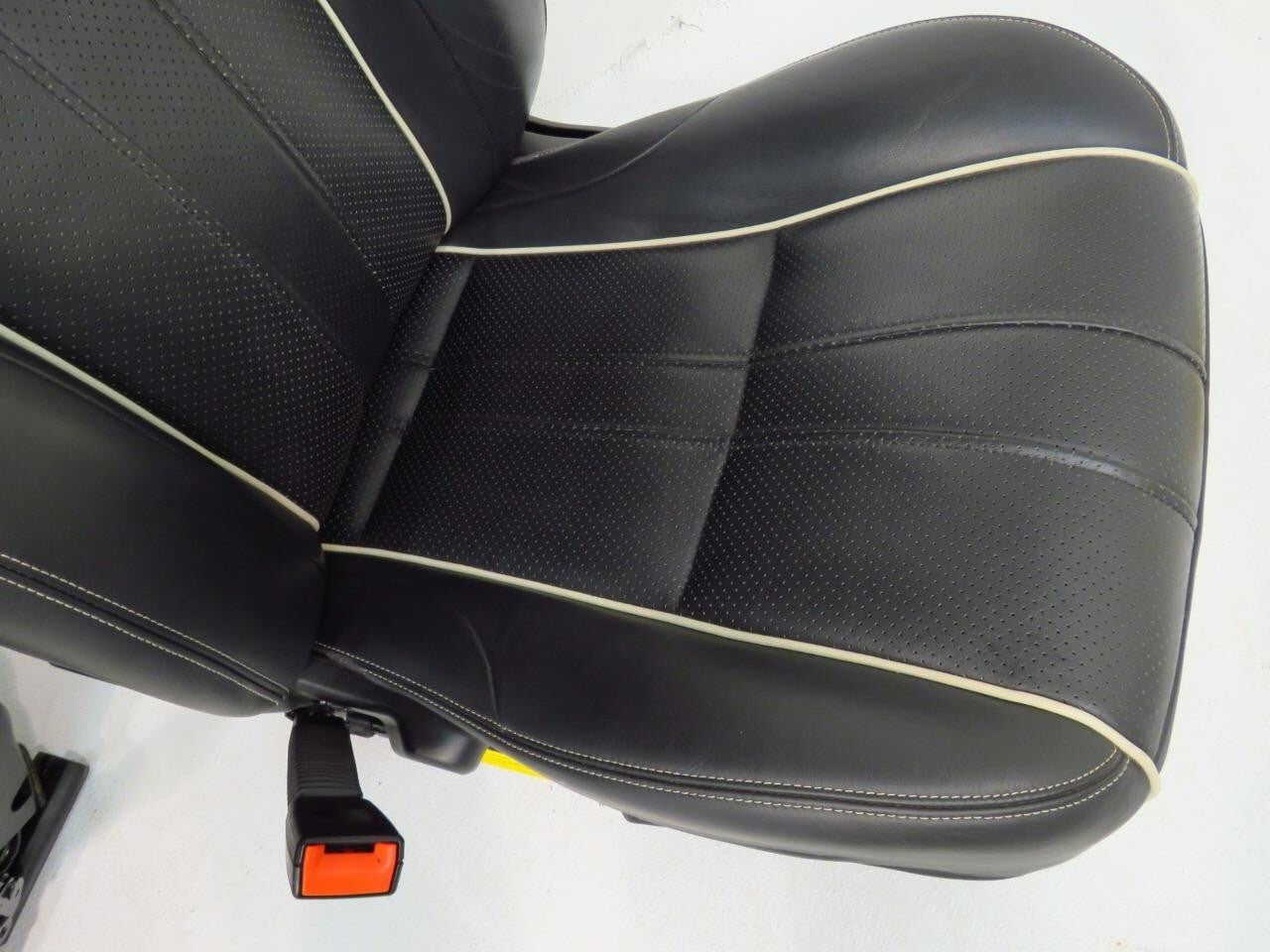 2010 - 2015 Jaguar XJ-L (X351) Black Leather Heated & Powered Front Seats