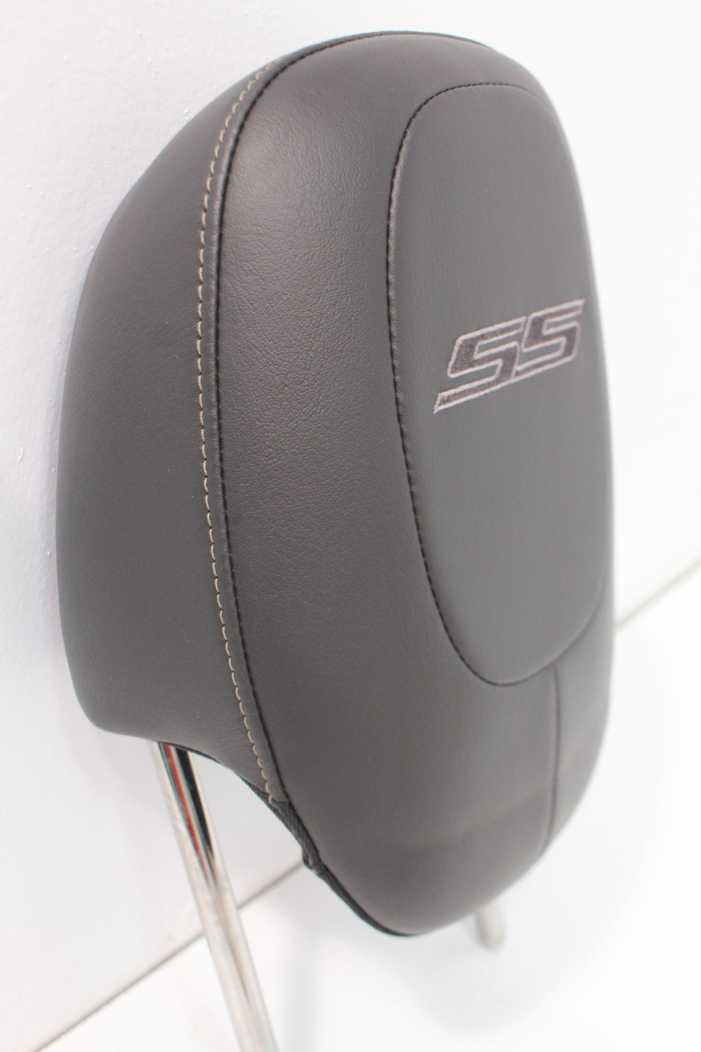 2010 - 2015 Chevrolet Camaro Front Seat Headrest , SS Black Leather, Mint Used