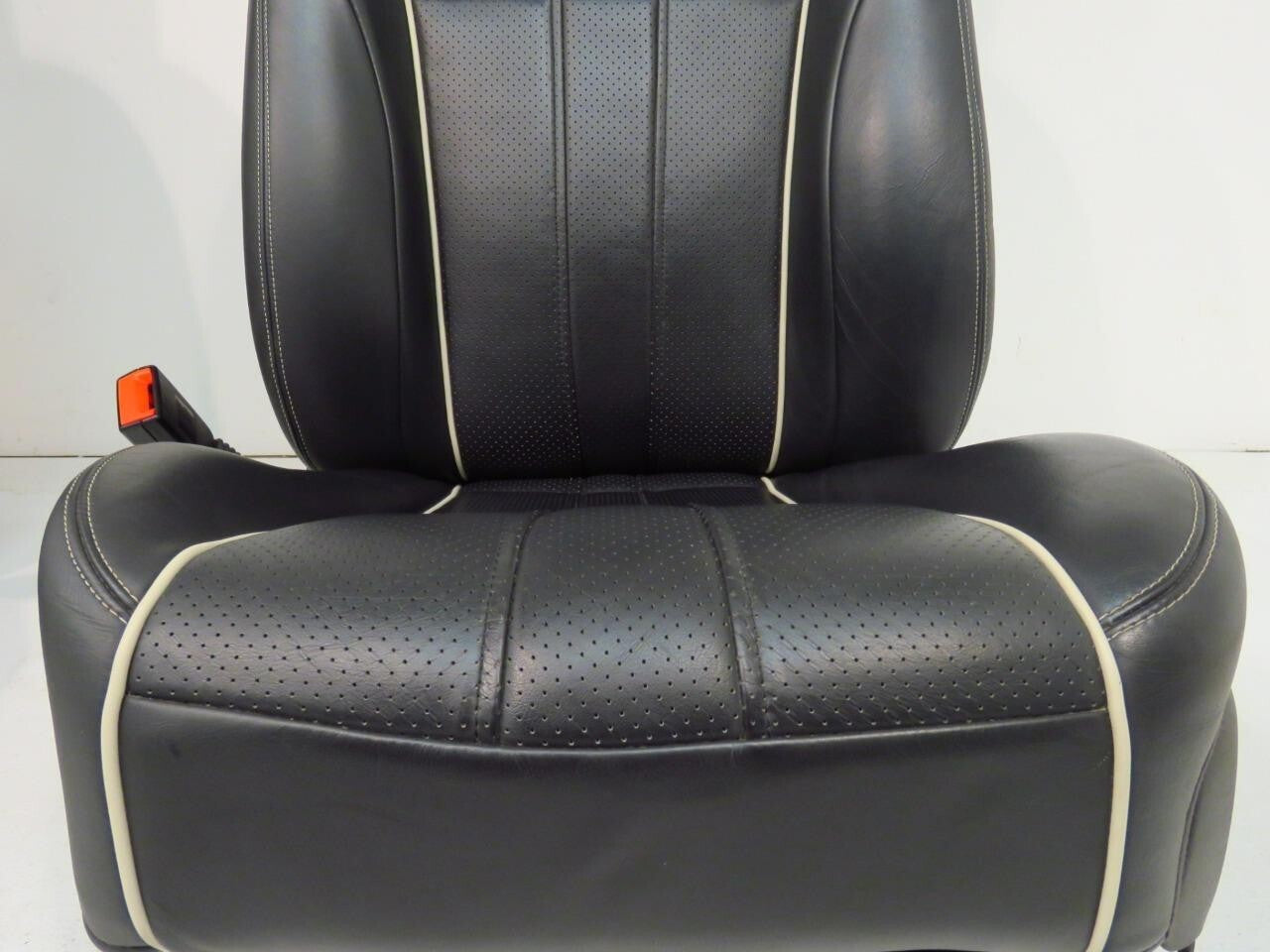 2010 - 2015 Jaguar XJ-L (X351) Black Leather Heated & Powered Front Seats