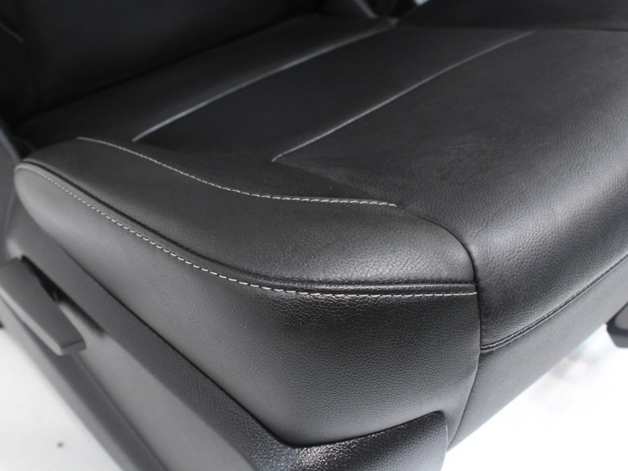 2014 - 2019 GM Sierra Silverado LT Front Seats, Power Black Leather, w/ Jumpseat