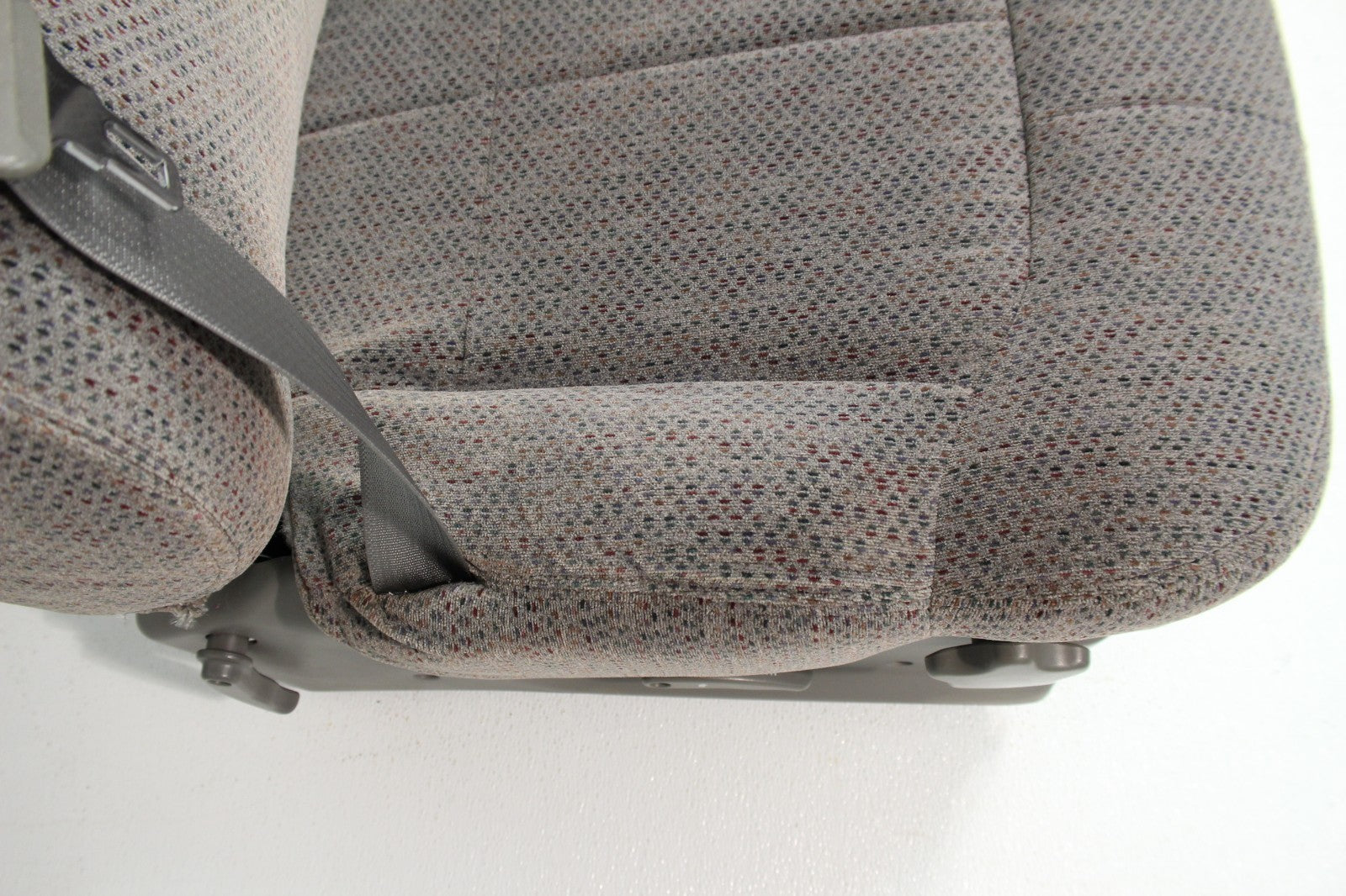 1999 - 2006 GM Sierra Silverado Front Seats, Manual Gray Cloth 40-20-40 w/ Entry