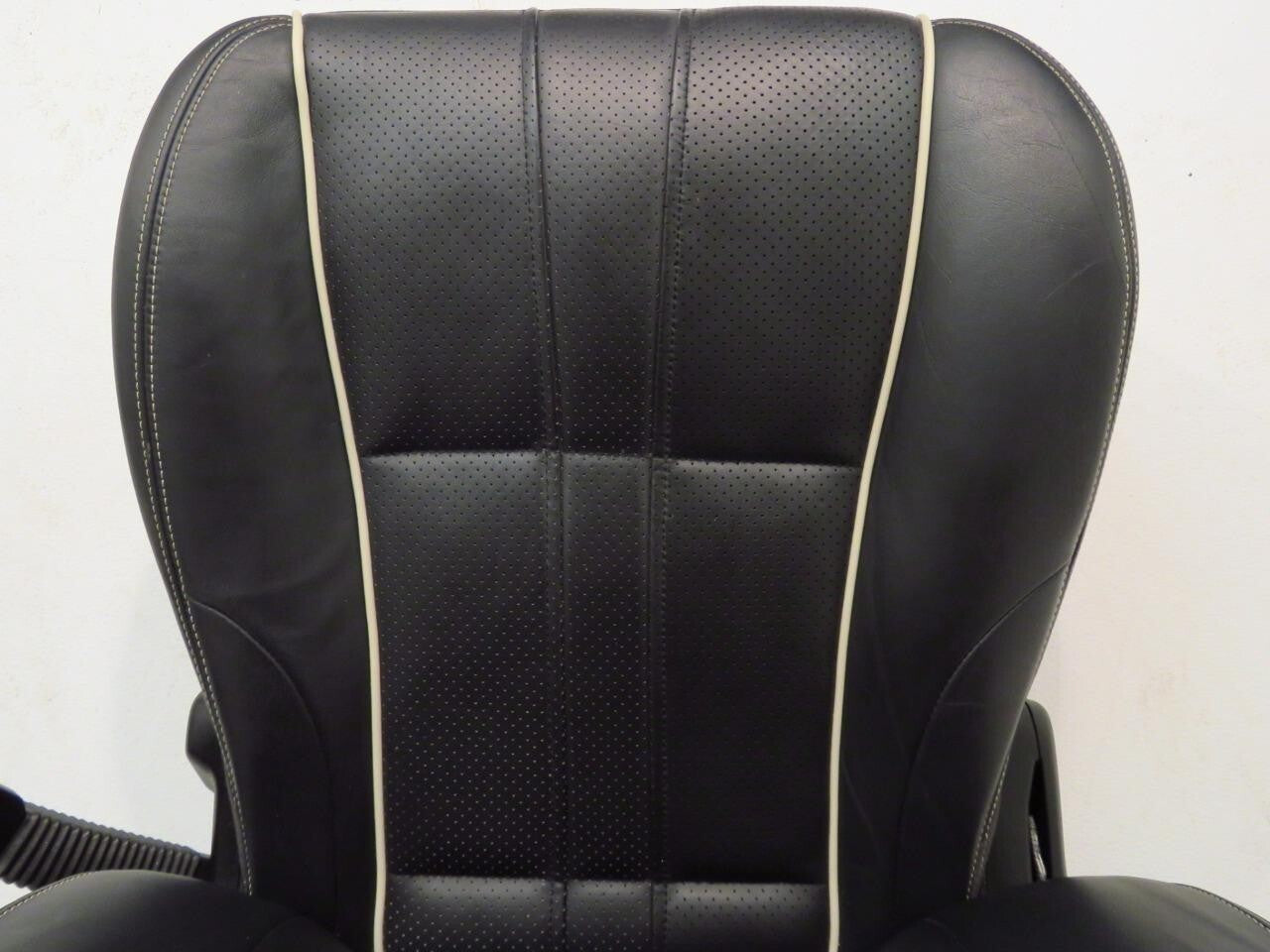 2010 - 2015 Jaguar XJ-L (X351) Black Leather Heated & Powered Front Seats