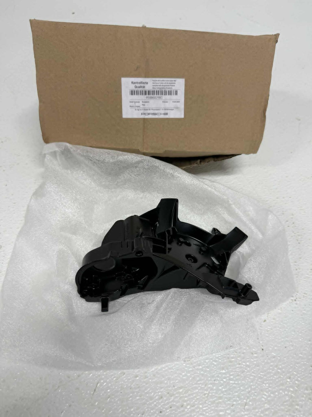 15 - 26 Porsche Macan Right Passenger Door Mirror Housing Bracket OEM 95B858298C