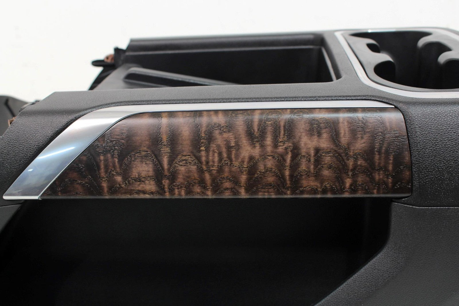 2019 - 2023 Chevrolet Silverado & GMC Sierra Black Center Console w/Leather Lid