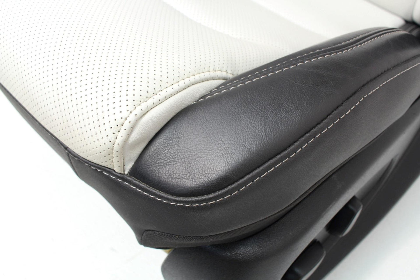 Chevy Camaro Seats SS WHITE 2024 2023 2022 2021 2020 2019 2018 2017 2016
