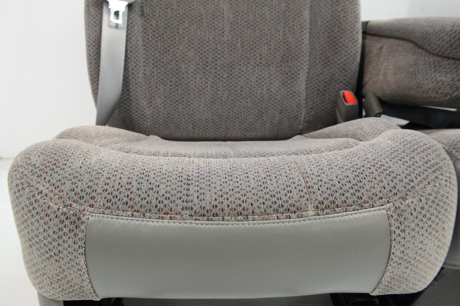1999 - 2006 GM Sierra Silverado Front Seats, Manual Gray Cloth 40-20-40 w/ Entry