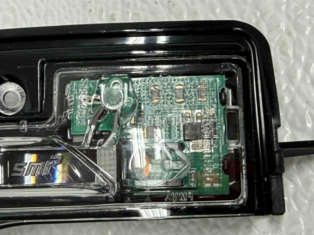 Porsche Macan Right Side Turn Signal Assembly GENUINE 95B949102G